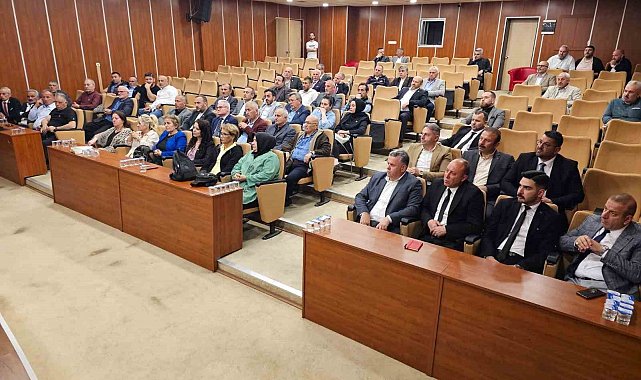 Başkan Sezer, mazbatalarını alan muhtarlara başarılar diledi