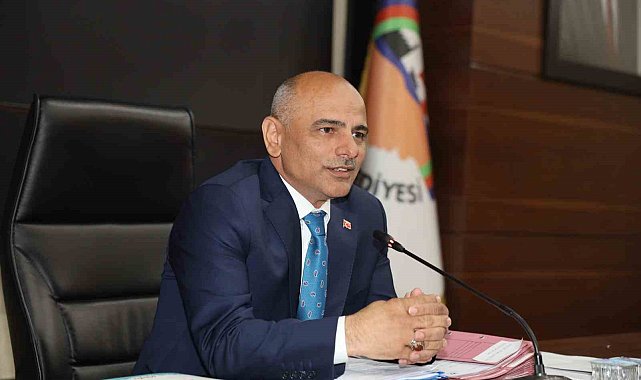 Başkan Söğüt: "Siyasi rozetlerimizi bir kenara bırakacağız"