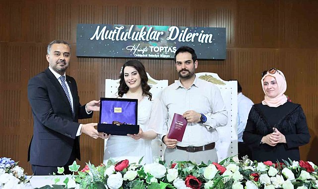 Başkan Toptaş, ilk nikahı kıydı