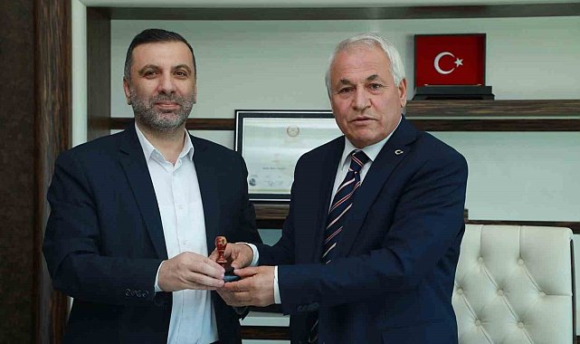 Başkan Ün, mührü teslim aldı