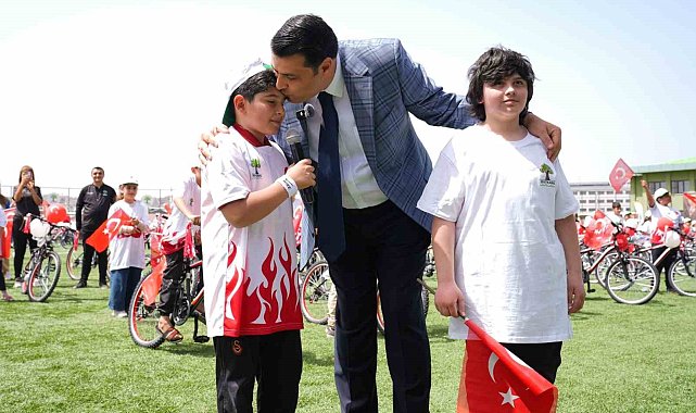 Başkan Yılmaz'ın bisiklet armağanı, 23 Nisan'da çocukların yüzünü güldürdü