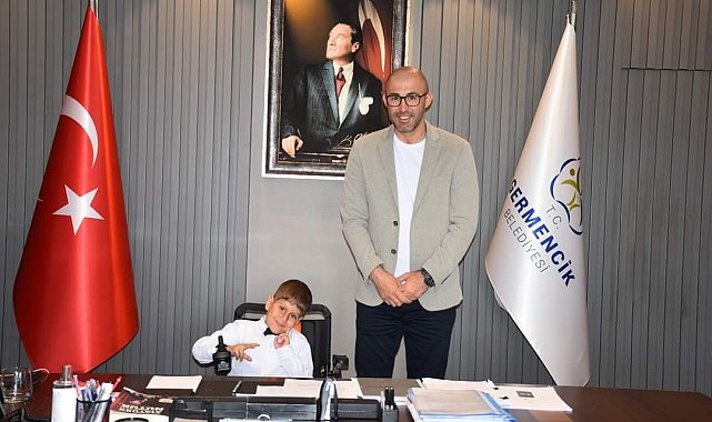 Başkan Zencirci koltuğunu temsili olarak Taşar'a devretti