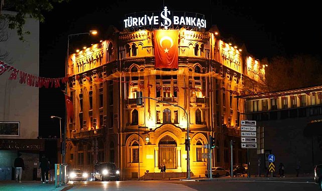 Başkentteki dev bayraklar havadan görüntülendi