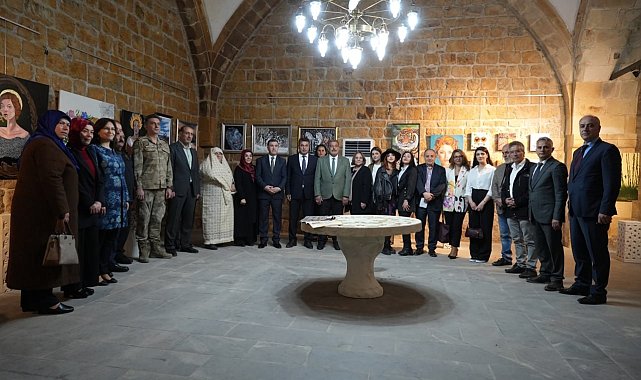 Bayburt'ta 'Geçmişten Geleceğe' konulu karma sergi yoğun ilgi gördü