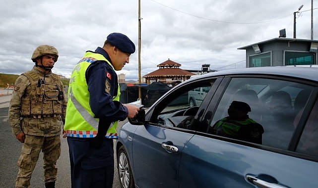 Bayburt'ta jandarma ekiplerinden bayram öncesi dronlu denetim