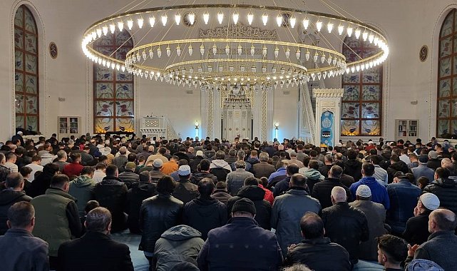 Bayburt'ta tüm camiler Kadir Gecesi'nde doldu taştı