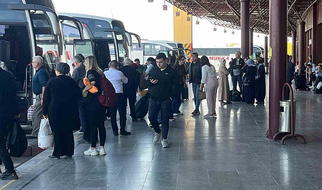 Bayram dönüşlerinin başlamasıyla otogarda yoğunluk oluştu