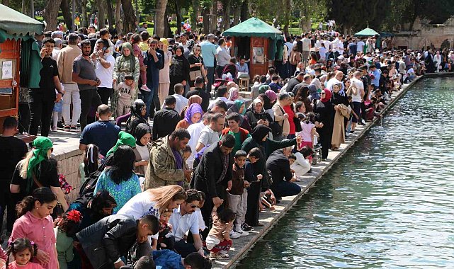 Bayram tatilinde Balıklıgöl'e akın