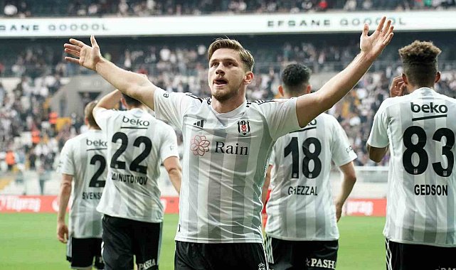 Beşiktaş'ın en büyük kozu Semih Kılıçsoy, Fenerbahçe maçında sahada