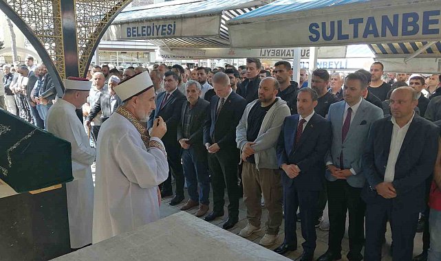 Beşiktaş'ta 29 kişinin öldüğü yangında hayatını kaybeden Gökhan Yıldırım toprağa verildi