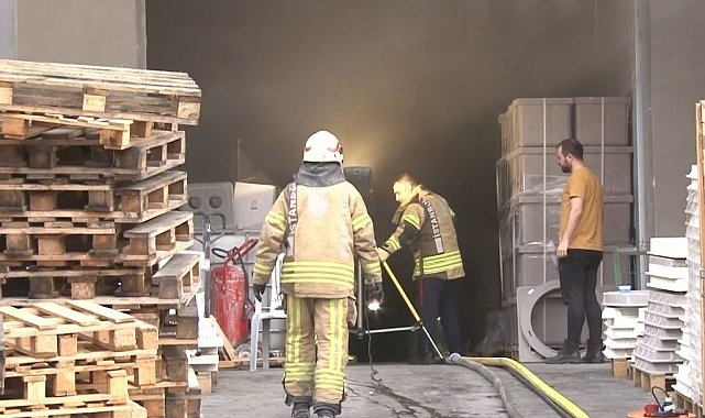 Beylikdüzü'nde fabrikada korkutan yangın
