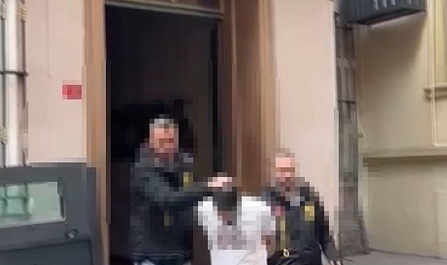 Beyoğlu'nda askeri üniforma ile müşterilere servis yapan şahıs tutuklandı