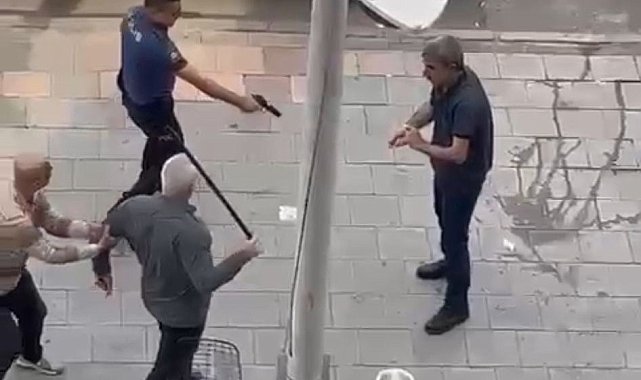 Bıçaklı saldırganı polis etkisiz hale getirdi, o anlar kamerada