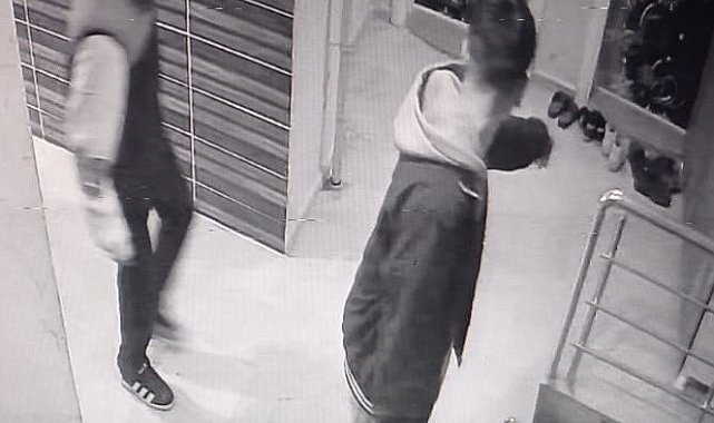 Bilecik'te ayakkabı hırsızları güvenlik kamerasına yakalandı