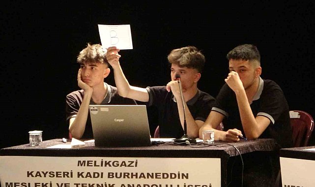 Bilgi yarışmasını 'Melikgazi Merkez Mesleki ve Teknik Anadolu Lisesi' kazandı