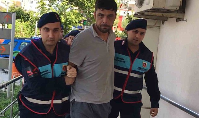 Bir aileyi öldürüp yaktığı iddia edilen şüpheli tutuklandı