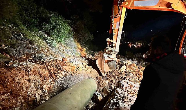 Bodrum'da patlayan su isale hattında Büyükşehir ekipleri çalışma başlattı