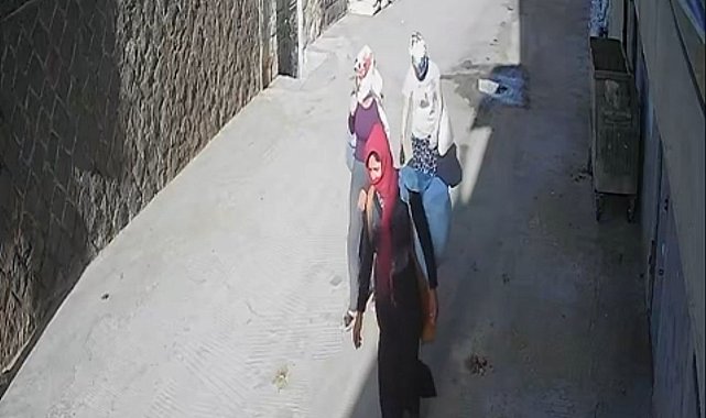 Bohçacı kılığında içeri giren kadın hırsızlar yüklü miktarda para ve ziynet eşyası çaldı