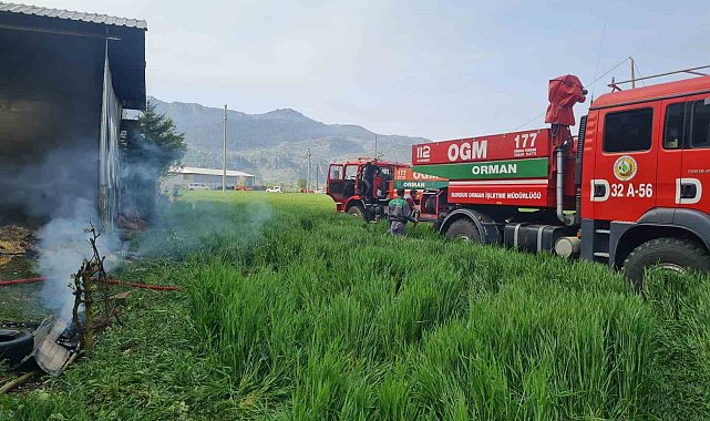 Burdur'da samanlıkta başlayan yangın eve sıçradı, büyük çapta maddi hasar meydana geldi