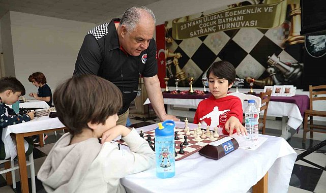 Burhaniye Belediyesi 23 Nisan Ulusal Egemenlik ve Çocuk Bayramı Satranç Turnuvası yapıldı