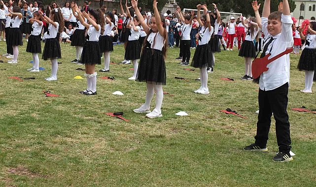 Burhaniye'de 23 Nisan coşkusu yaşanıyor