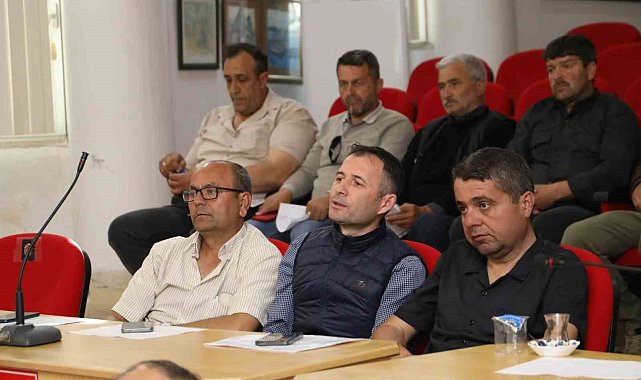 Burhaniye'de muhtarlar Başkan Deveciler'i ziyaret etti