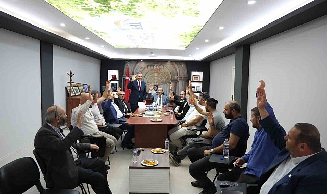 Bursa PERDER'de Haşim Kılıç güven tazeledi