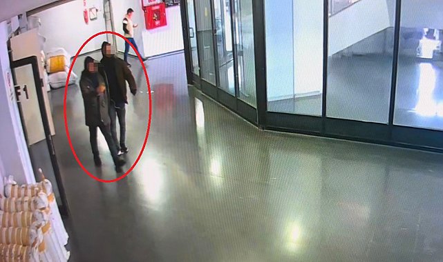Bursa'da fabrikaya işçi gibi geldiler, çaldıkları kumaşları taksiyle götürdüler