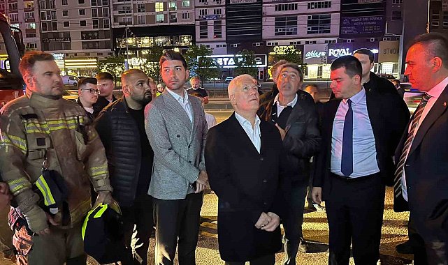 Bursa'da iş merkezinin çatısı alev alev yandı