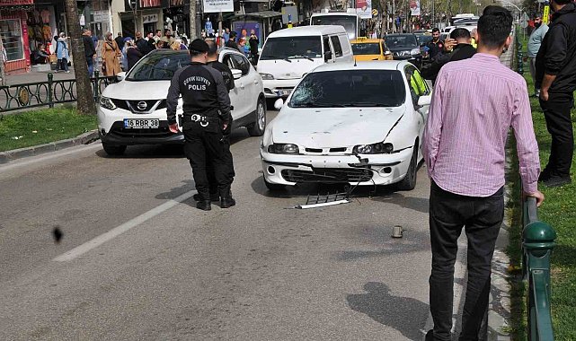 Bursa'da yaya geçidinde feci kaza: Anne hayatını kaybetti, çocukları yaralandı