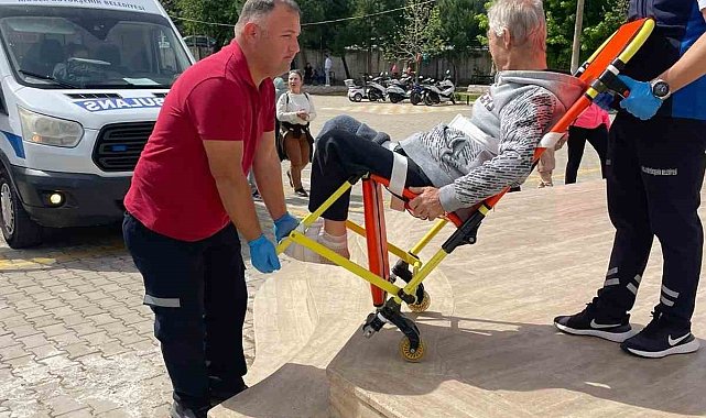 Büyükşehir ekipleri vatandaşları sandığa götürdü