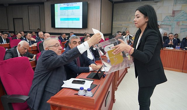 Büyükşehir'de Edremitli meclis üyelerine yeni görevleri verildi