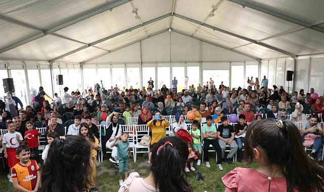 Büyükşehir'in Çocuk Kitap Fuarı ve Şenliği'nde çocuklar hem eğleniyor hem öğreniyor
