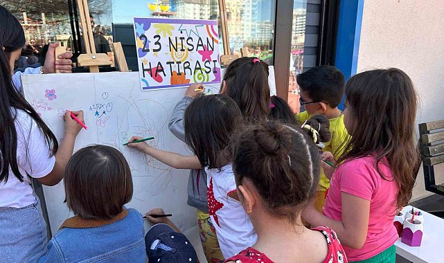 Büyükşehir'in Çocuk Kütüphanesi'nde "23 Nisan" coşkusu