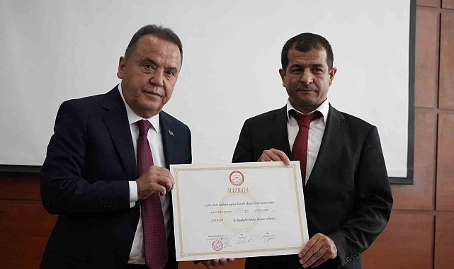 Büyükşehirde 2. kez mazbata alan Böcek: "Vatandaşlarımızın emrindeyim"