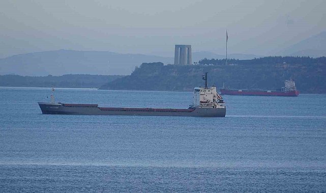 Çanakkale Boğazı'nda makine dairesinde yangın çıkan gemi Karanlık Liman'a demirletildi