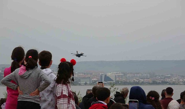Çanakkale'de SOLOTÜRK nefesleri kesti