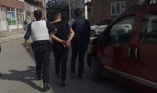 Cezaevi firarisi çatıdan çatıya atlayarak kaçmaya çalışsa da başarılı olamadı