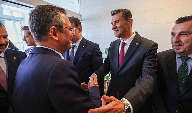 CHP Genel Başkanı Özgür Özel Manisalılara hitap etti