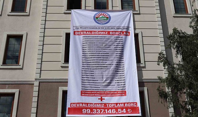 Cide Belediyesi'nin borcu dev afişle duyuruldu: "99 milyon lira borç bulunuyor"