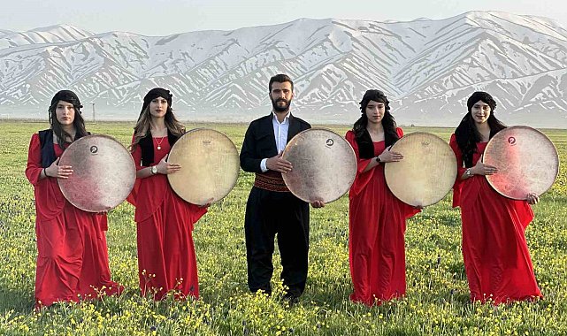 Cilo Dağı&#039;nın eteklerinde yöresel elbiselerle erbane gösterisi