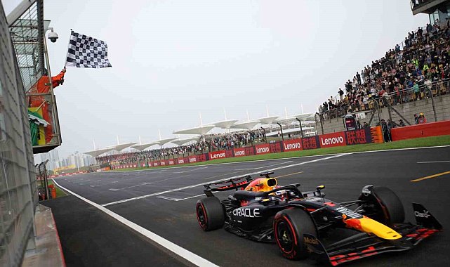 Çin'de pole pozisyonu Max Verstappen'in