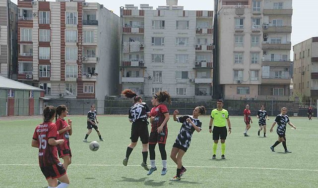 Cizre kadın futbol takımı, Bitlis'i 3-2 yendi