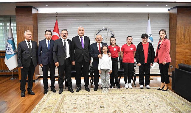 Çocuk başkan büyükşehir koltuğuna oturdu, Çanakkale gezisi talimatı verdi