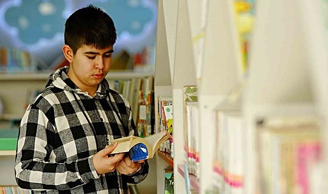 Çocuk Kütüphanesi sayesinde 4 yılda 400 kitap okudu