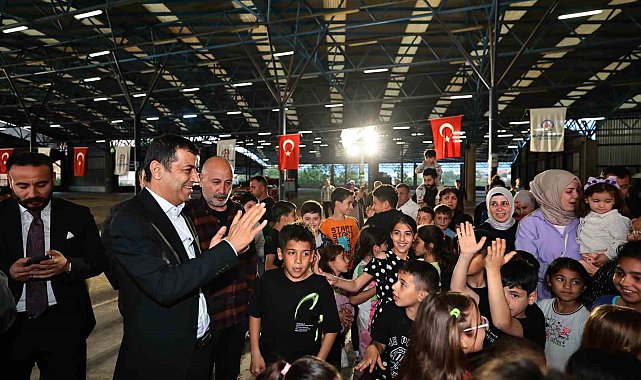 Çocuklar Büyükşehir ile 23 Nisan'ın sevincini doyasıya yaşıyor
