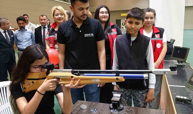 Çocuklar ilk defa havalı tüfekle atış yaptı, körling oynadı