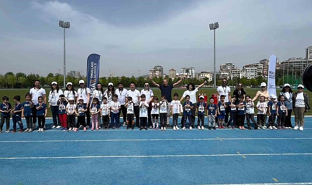 Çocuklar Ulusal Egemenliğin 104. yılı için koştular