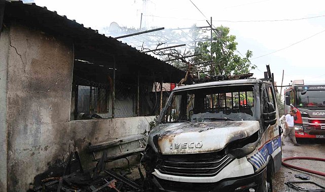 Çocukların ateşle oyununda gecekondu ve kamyonet küle döndü