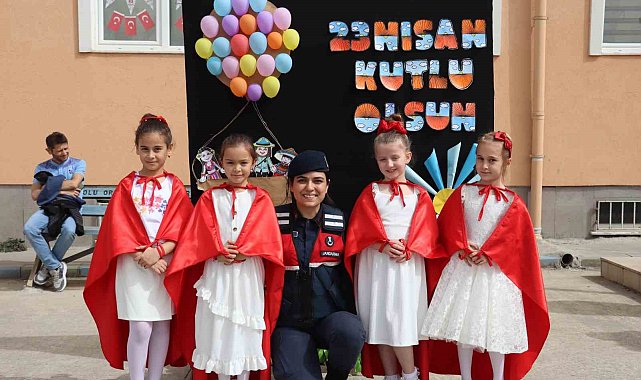 Çocukların bayramına ortak oldular